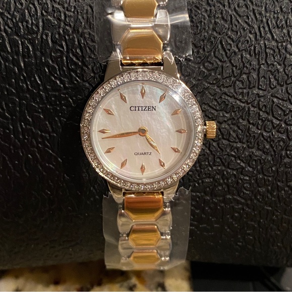 Citizen Women's Watch EZ7016-50D Quartz White Dial Two Tone Stainless Steel 24mm - Picture 3 of 13